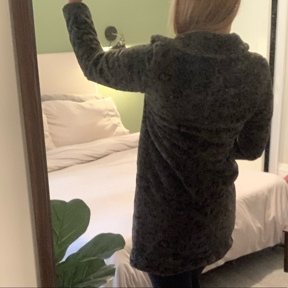 🐆 Plush leopard print coat - Picture 5 of 10